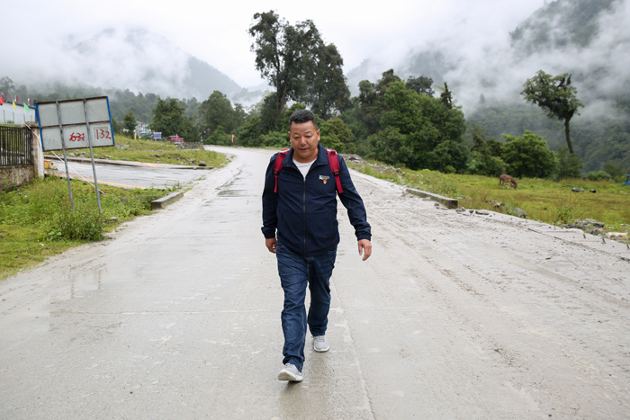 边疆党旗红｜“人民满意的公务员”高荣的回家路