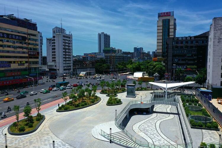 南宁添两个地铁广场 打造公园式休憩空间