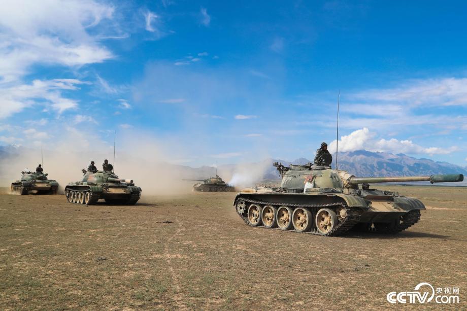 仗怎么打兵就怎么练!步坦协同 狂风热浪砺精兵