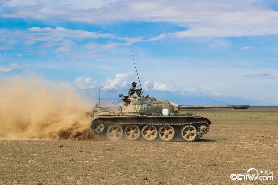 仗怎么打兵就怎么练!步坦协同 狂风热浪砺精兵