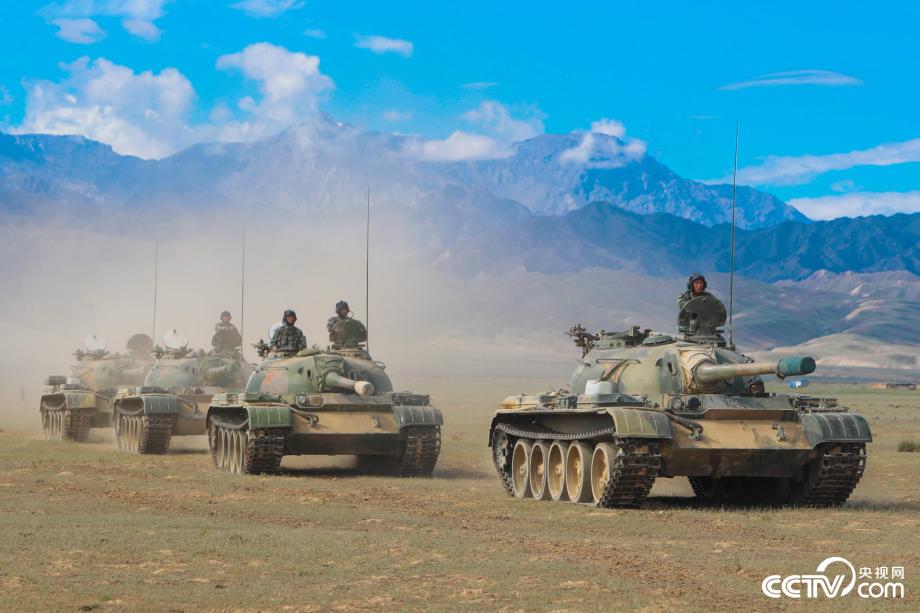 仗怎么打兵就怎么练!步坦协同 狂风热浪砺精兵