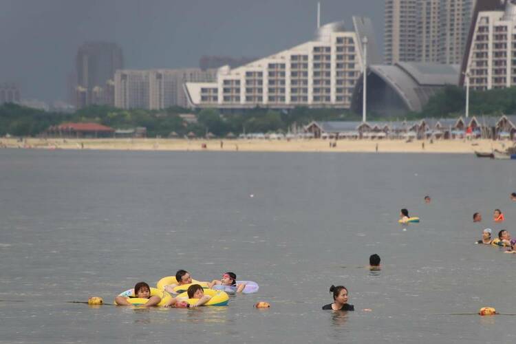 辽宁：夏日迷人海岸