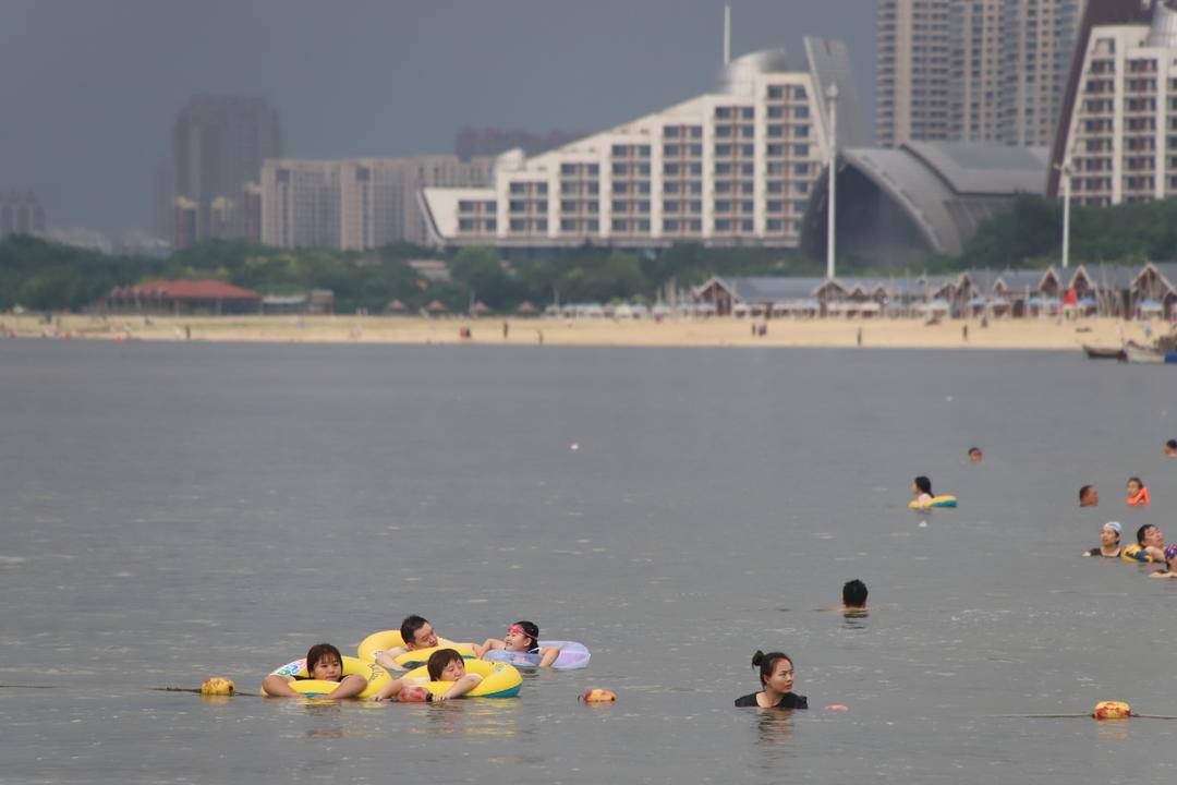 辽宁：夏日迷人海岸