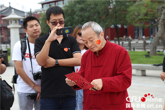 《歌唱祖国·一首歌一座城》“音乐大篷车”活动点燃西安市民爱国热情