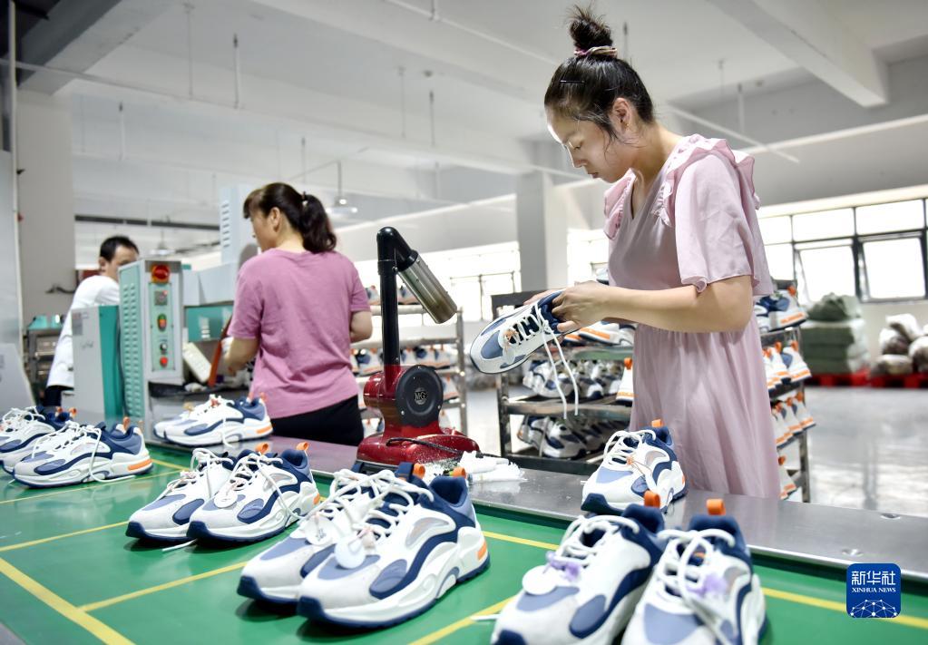 河北威县：创业“孵化”促就业