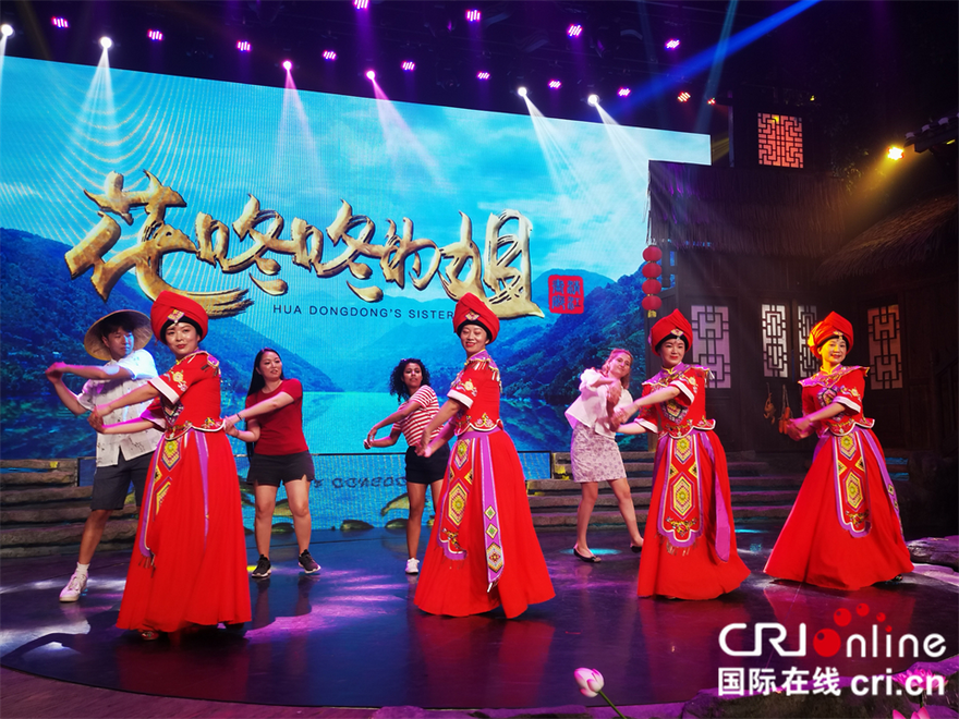 [2022 Daka China] Foreign Inflencers Feel Happiness in Yichang by Enjoying the Qingjiang River Landscape and Getting to Know the Folklore of Tujia People_fororder_图片2