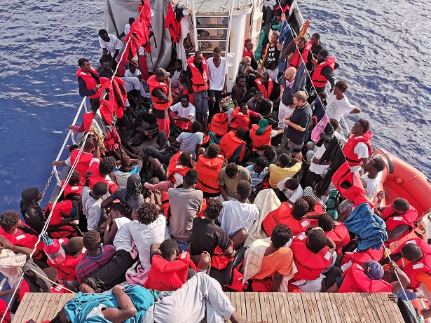 德国非政府组织救援船只突破禁令进入意大利海域