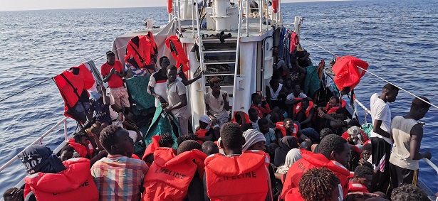 德国非政府组织救援船只突破禁令进入意大利海域