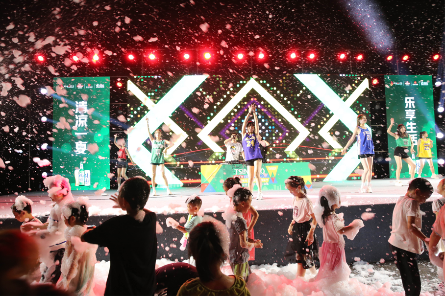 2022“清凉一夏·乐享生活”渭滨(青岛)啤酒美食音乐节暨消费促进年活动之“教育之夜”专场成功举办_fororder_活动现场1