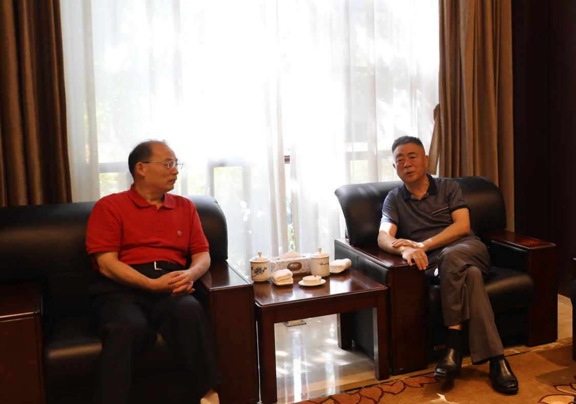 国际在线董事长藏具林与江西省文化和旅游研究推广协会会长朱虹进行座谈交流 国际在线董事长藏具林拜会江西省文化和旅游研究推广协会会长朱虹
