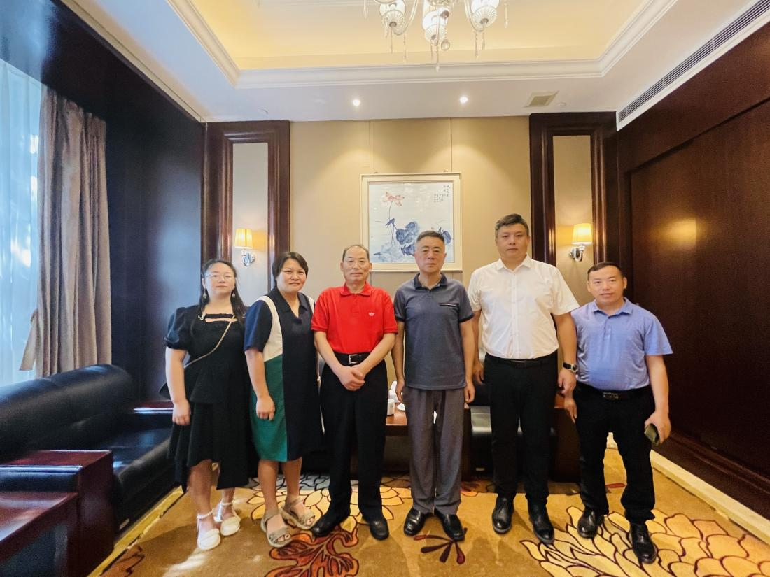 国际在线董事长藏具林与江西省文化和旅游研究推广协会会长朱虹进行座谈交流 国际在线董事长藏具林拜会江西省文化和旅游研究推广协会会长朱虹