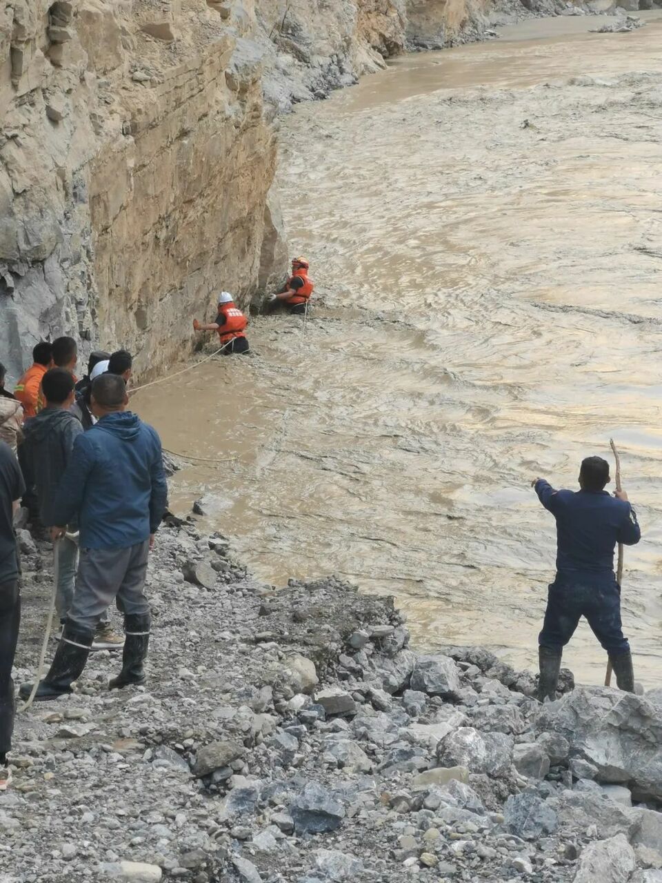 “相信我!相信边防战士!”_fororder_640