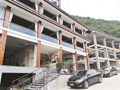 男子网订“观景豪华房”入住变工地 预订平台已下架