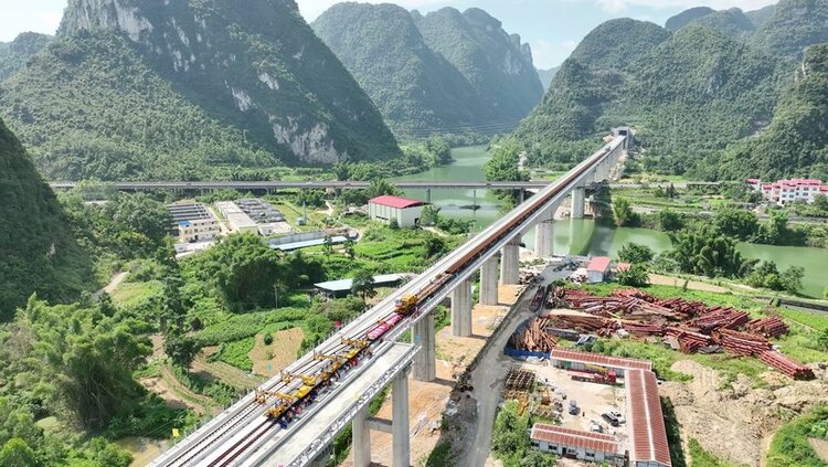 贵南高铁开始铺轨 全线预计2023年底开通运营