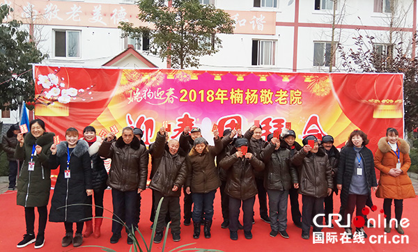 图片默认标题_fororder_热爱劳动的老人们喜领奖励红包（摄影-杨建昆）