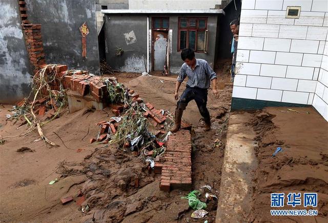 河南安阳暴雨洪灾致62万人受灾(组图)