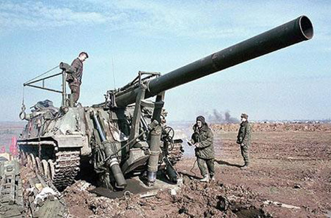图为俄军2s4"郁金香"240毫米迫击炮