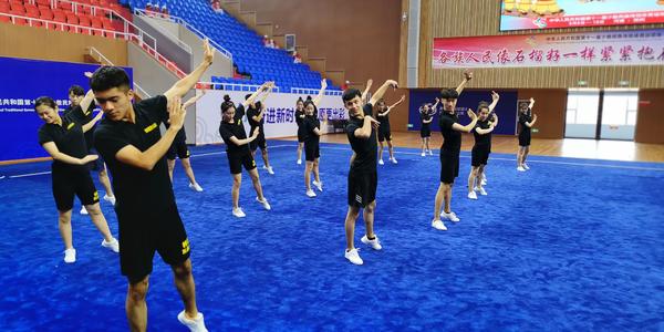 【运动会专题 直接赛场图片列表大】豫疆一家亲 河南队的新疆舞舞出“民族风”