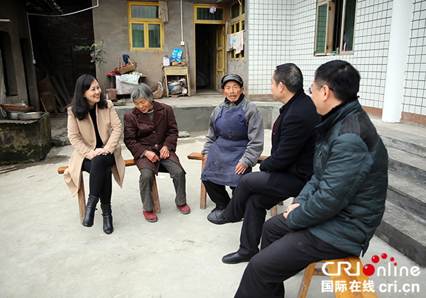 图片默认标题_fororder_区委书记黄劲走基层入户了解情况