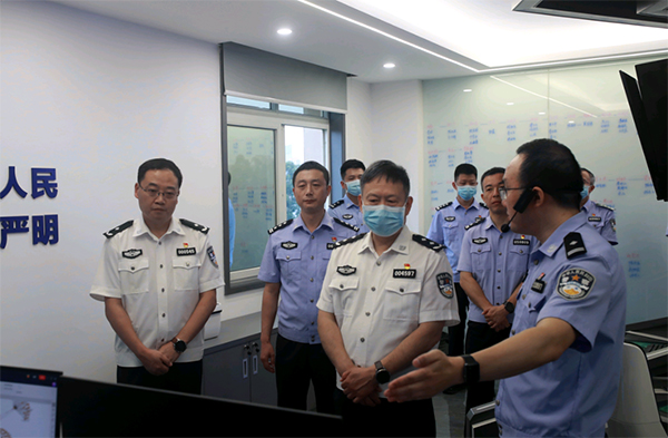 公安部第四督察组深入眉山市督察夏季治安打击整治“百日行动”_fororder_督察组在眉山市公安局调研-供图-眉山市公安局