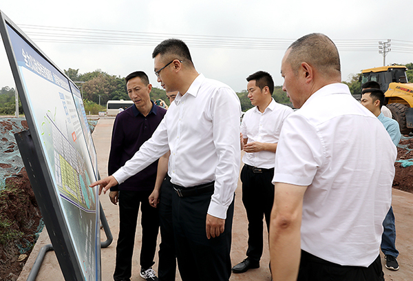 自贡沿滩:千方百计推动项目建设提质提速_fororder_1调研现场