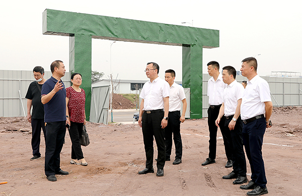 自贡沿滩:全力推进自贡川南新材料化工园区建设_fororder_1调研现场