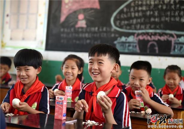 河北省农村小学生都吃上免费营养餐