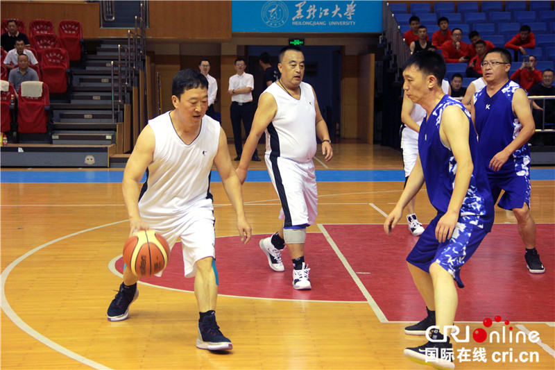 （急稿）【黑龙江】【原创】黑龙江省农村信用社第九届职工运动会篮球比赛热力开赛