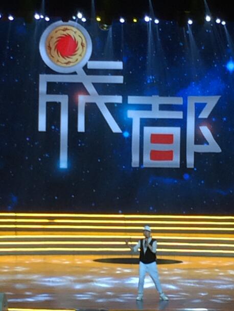 （成都列表）先饱眼福 成都的优雅时尚闪耀央视7套春晚