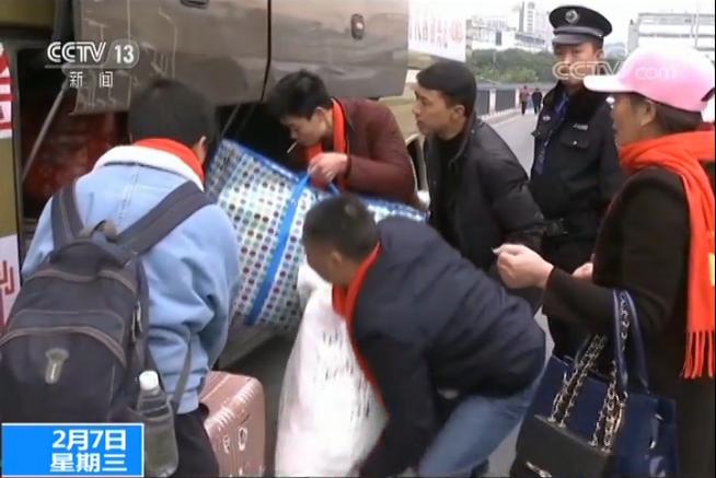 免费爱心大巴 接贵州老乡回家