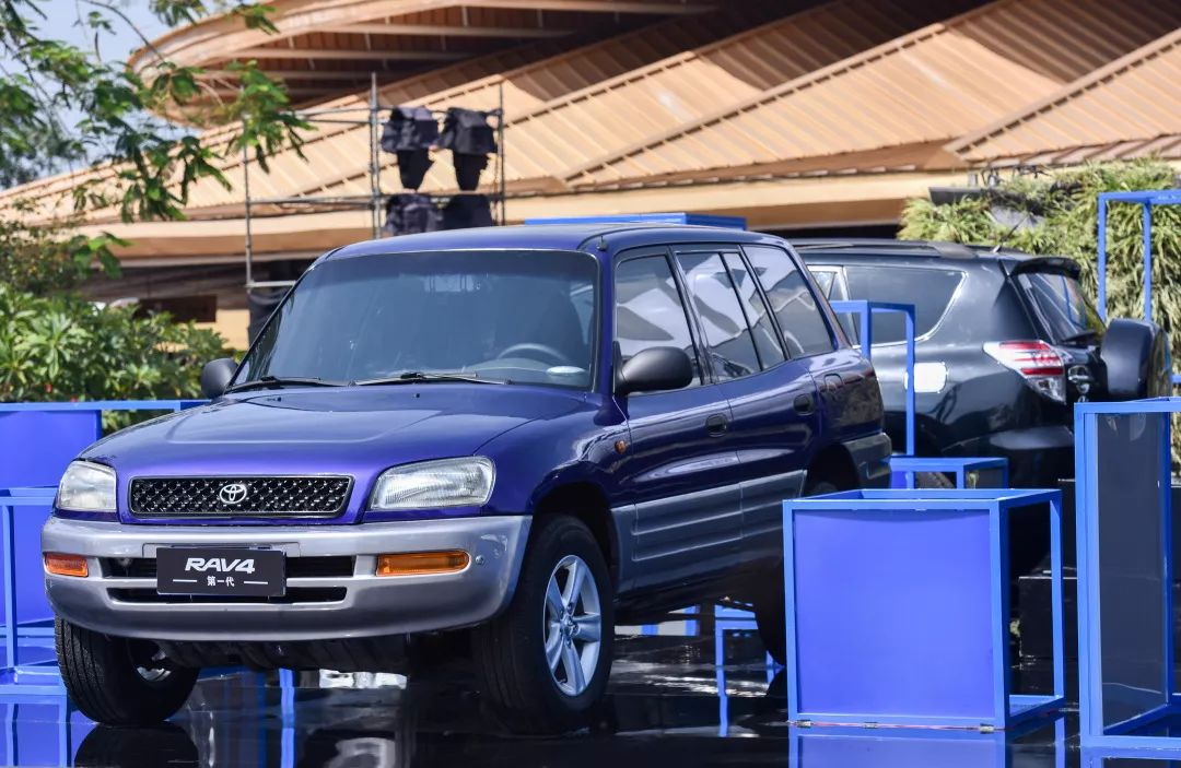 传承与革新并行 RAV4荣放2022款重塑价值标杆