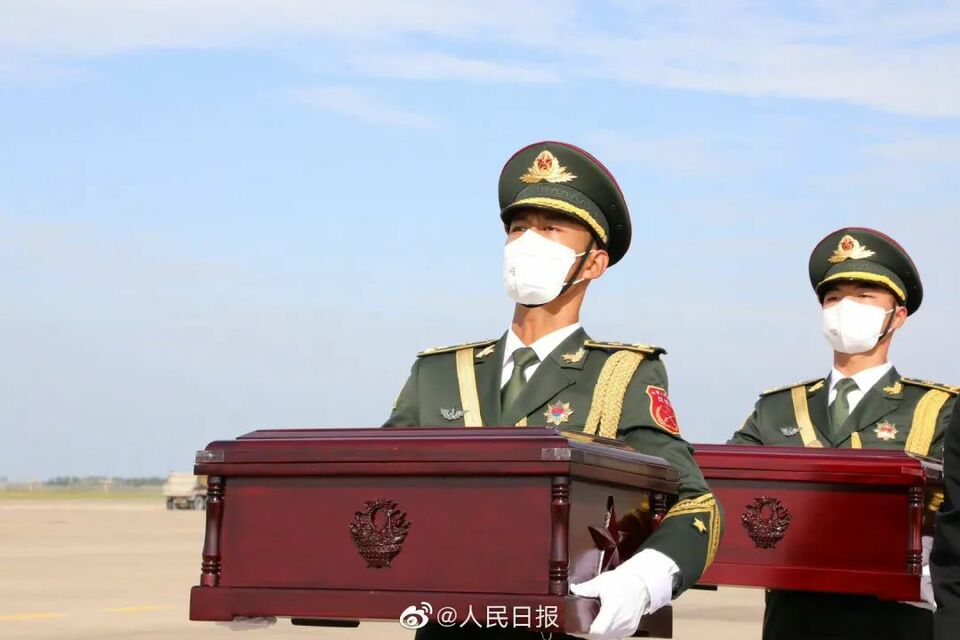 她說：“死都不怕，還怕什么？”