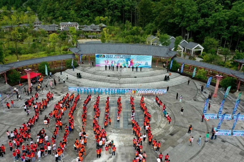 人人学急救 急救为人人 “红气球”挑战赛在贵州长顺神泉谷成功举办 人人学急救 急救为人人 “红气球”挑战赛在贵州长顺神泉谷成功举办_fororder_1