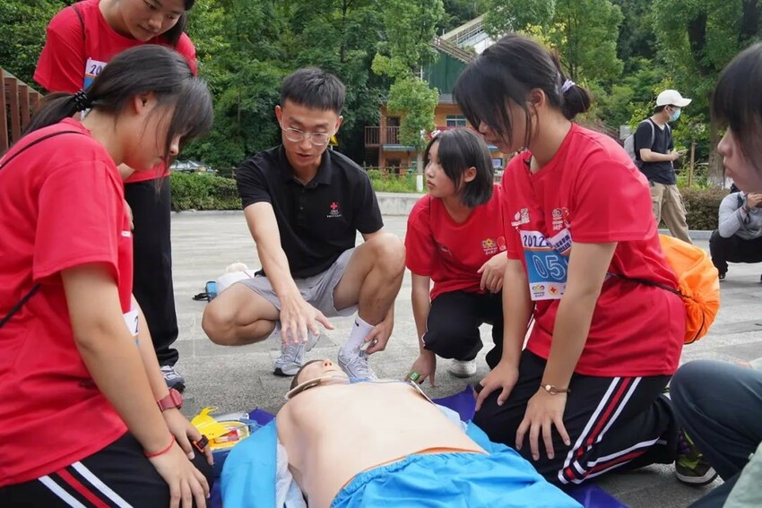 人人学急救 急救为人人 “红气球”挑战赛在贵州长顺神泉谷成功举办 人人学急救 急救为人人 “红气球”挑战赛在贵州长顺神泉谷成功举办_fororder_6