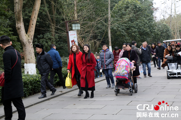 图片默认标题_fororder_园区中游客-摄影-韩土蓉