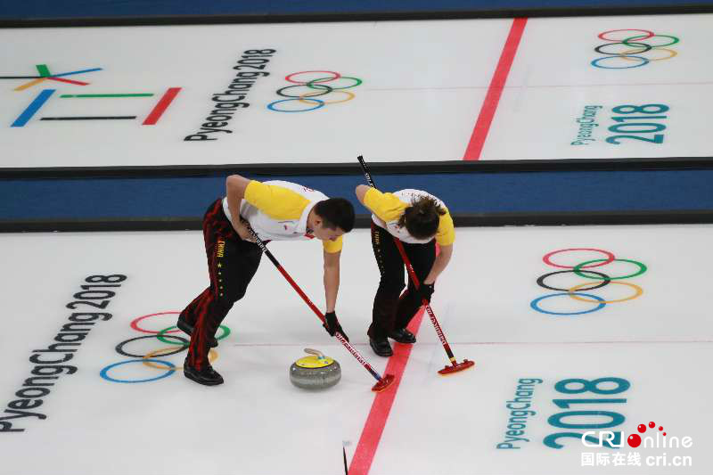 平昌冬奥会-中国队冰壶混双8-7韩国夺首胜