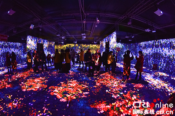 图片默认标题_fororder_炫彩的灯光让人如梦如幻（摄影-廖志全）