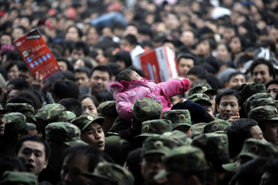 新华网@杂交水稻、美颜相机、高铁、外卖……到底谁站C位？网友炸