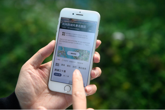 新华网@杂交水稻、美颜相机、高铁、外卖……到底谁站C位？网友炸