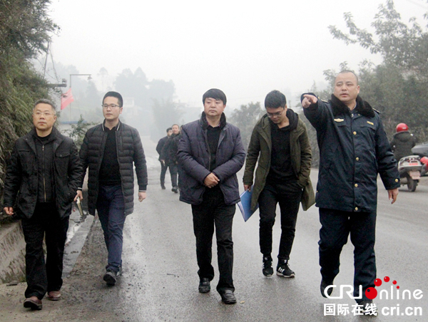 图片默认标题_fororder_检查道路安全工作