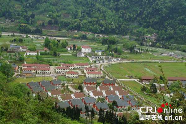 宝山村民居住的别墅群(彭州市龙门山镇 供图)