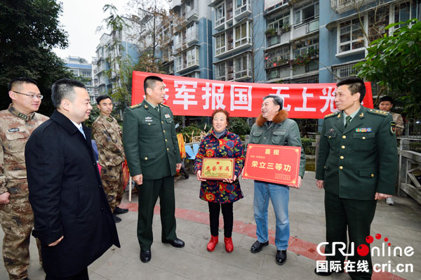 图片默认标题_fororder_军地领导与军属亲切交流（摄影-廖志全）