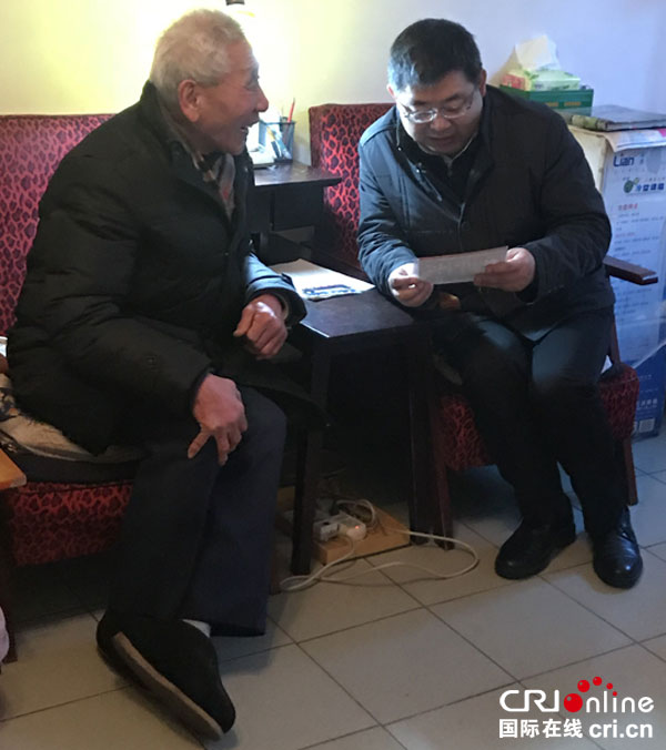 图片默认标题_fororder_省委组织部向晨光一行节前看望慰问雨城区困难党员、老党员和老干部-(6)（雅安市委组织部-供图）