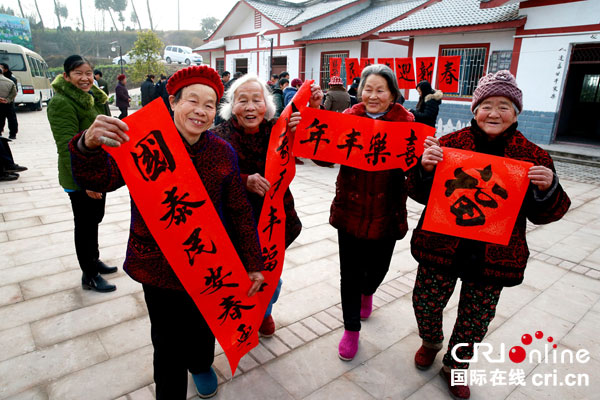 图片默认标题_fororder_乡亲们免费领春联-摄影-郑继明