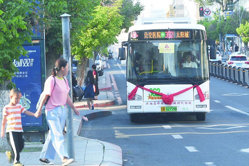 长春362路全线更换新车 40辆纯电动公交车上线运营
