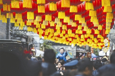 （成都图文）璀璨成都已梳妆 欢迎您来过大年