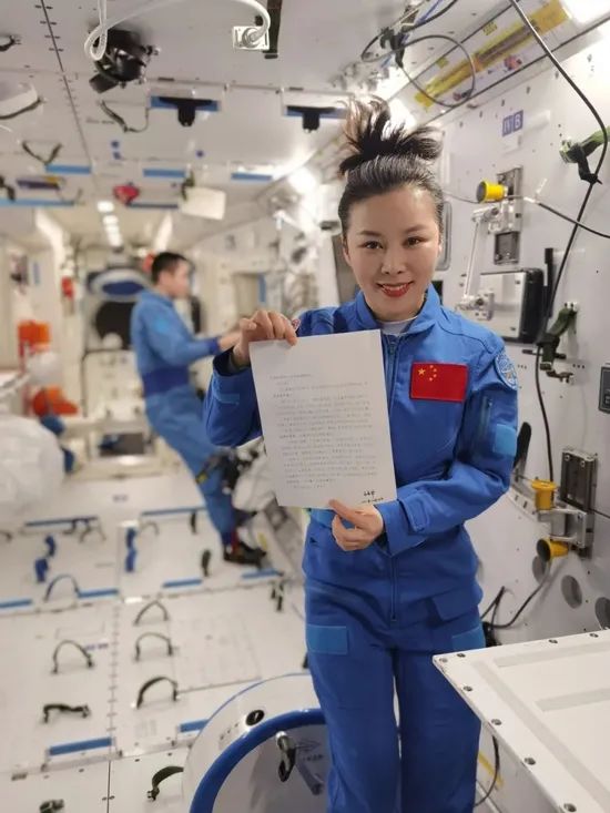 “最美太空教师”王亚平:探索宇宙 播种梦想插图10 “最美太空教师”王亚平:探索宇宙 播种梦想-ManBetX注册登录·(中国)