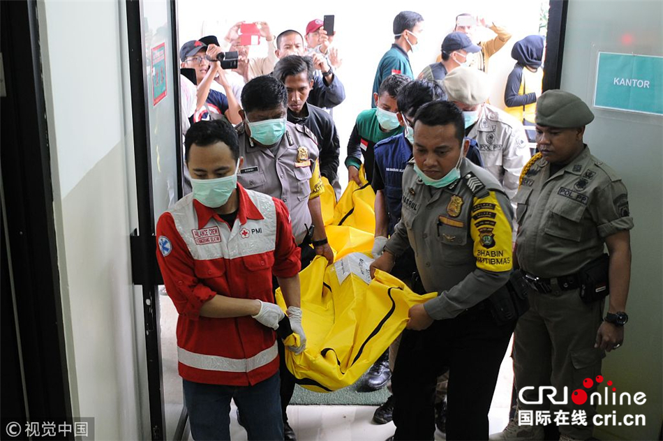 印尼发生旅游大巴侧翻事故 致27人死18人伤(组