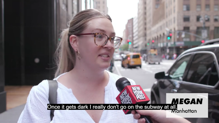 美国纽约频(pin)有游客遭抢劫、枪击 受访路人(ren)：“天黑不敢坐地铁”