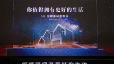 自由随形 升降随心 | LG世界首款高端玺印系列卷轴电视R1问世